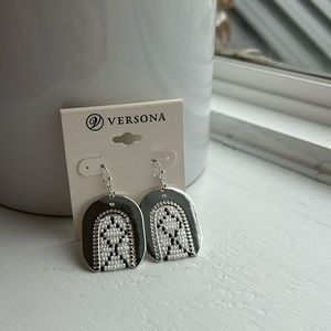 Versona Nickel free beaded black and white earrings
